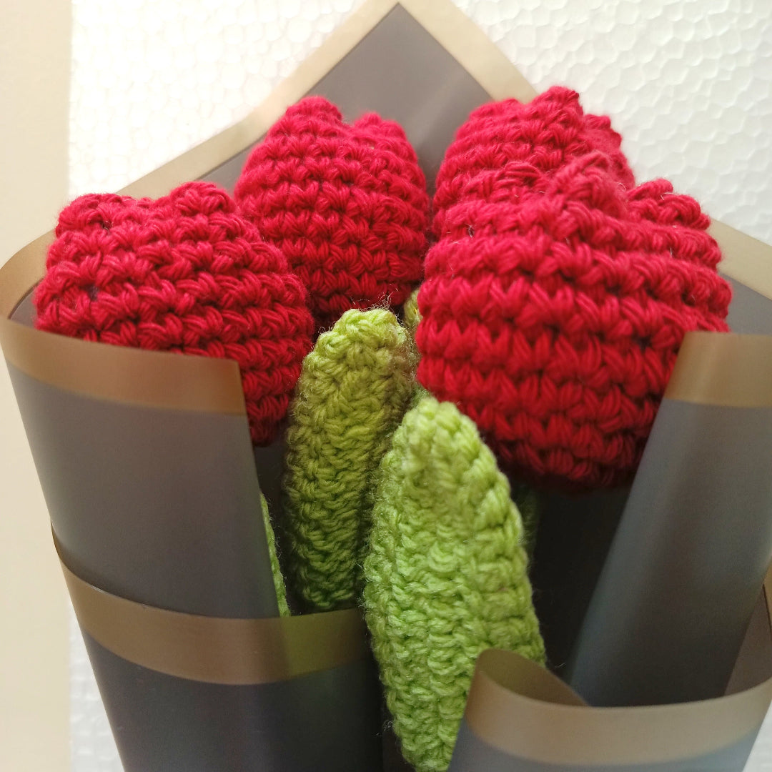 Crochet Tulip Bouquet – Set of 4 Red Tulips | Romantic Gift for Valentine’s, Anniversary & Home Decor