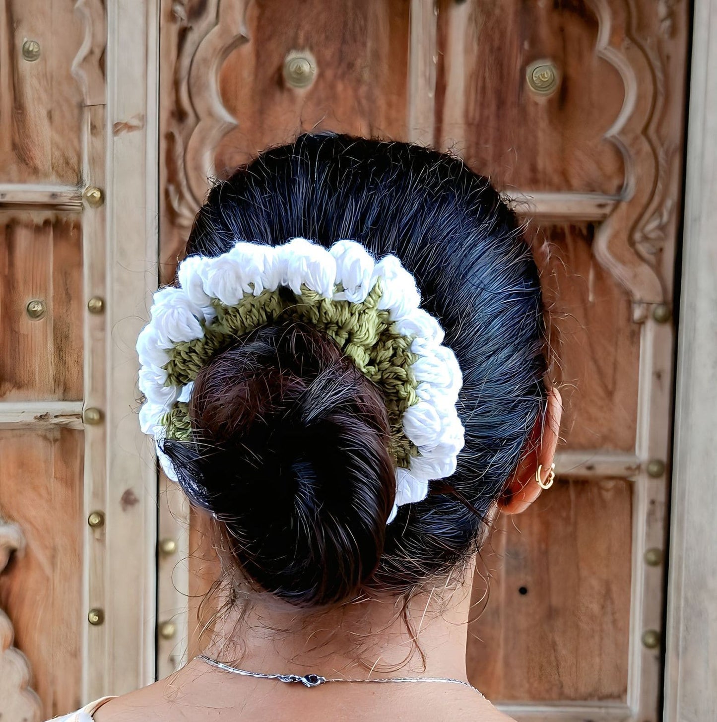 Avnyara by Art Tales Handmade Crochet Gajra for Women | Reusable Floral Juda/Bun Hair Accessory | Bridal Wedding Festive | Available in 4 Shades