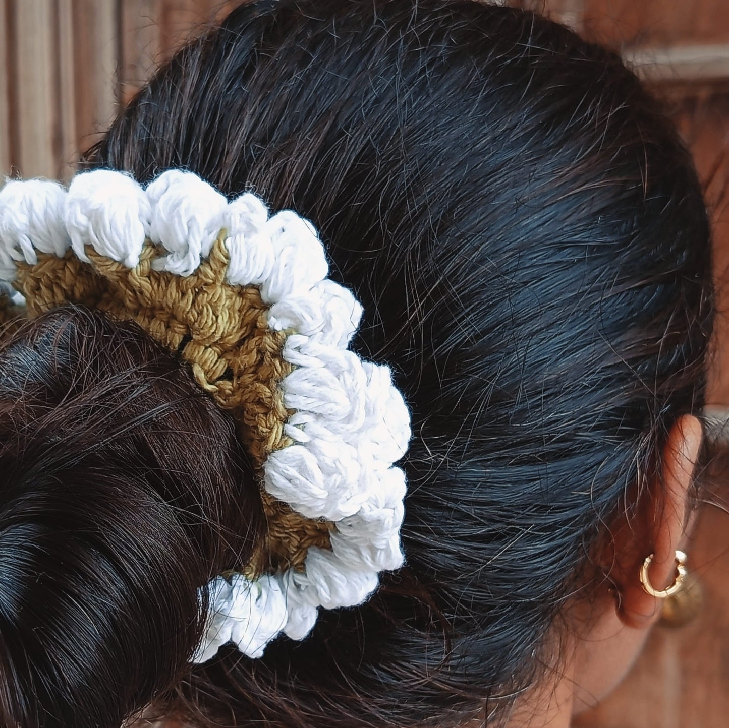 Avnyara by Art Tales Handmade Crochet Gajra for Women | Reusable Floral Juda/Bun Hair Accessory | Bridal Wedding Festive | Available in 4 Shades