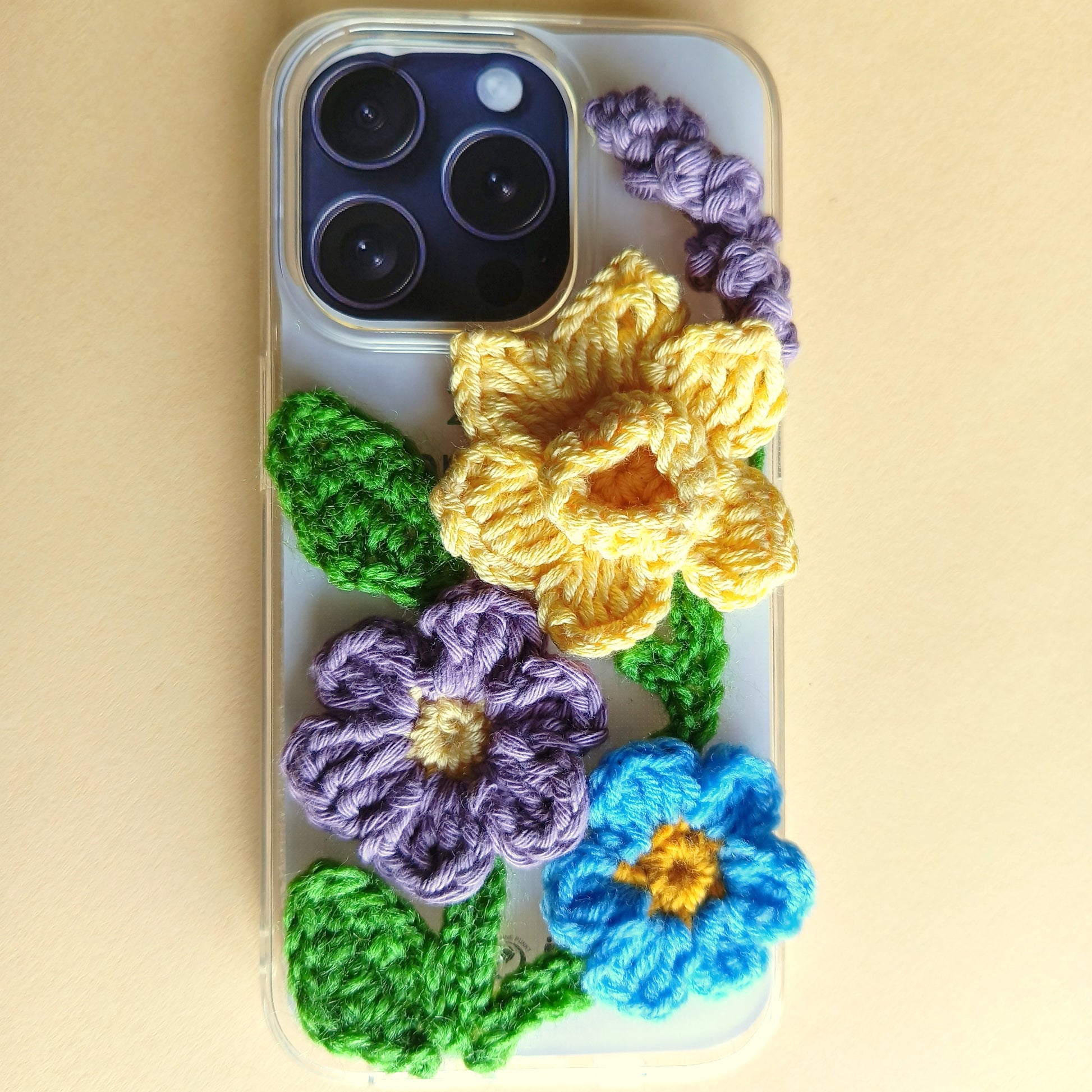 iPhone 15 pro case with crocheted flowers 