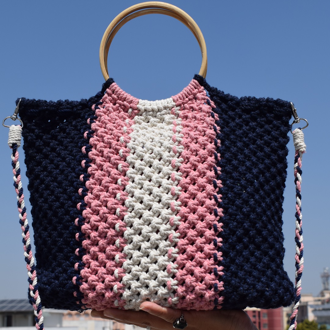 8 Gorgeous DIY Macrame Bag Patterns by Soulful Notions | Macrame patterns  tutorials, Macrame knots pattern, Macrame patterns
